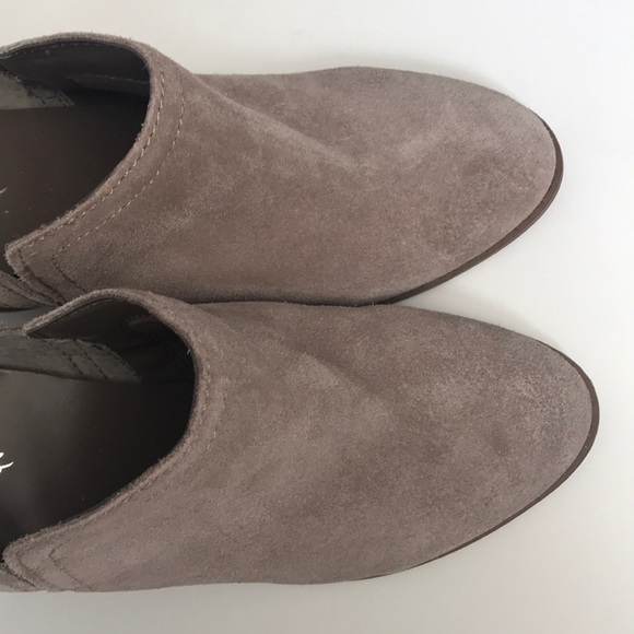 Carlos Santana Carmin Ankle Booties - Picture 6 of 6